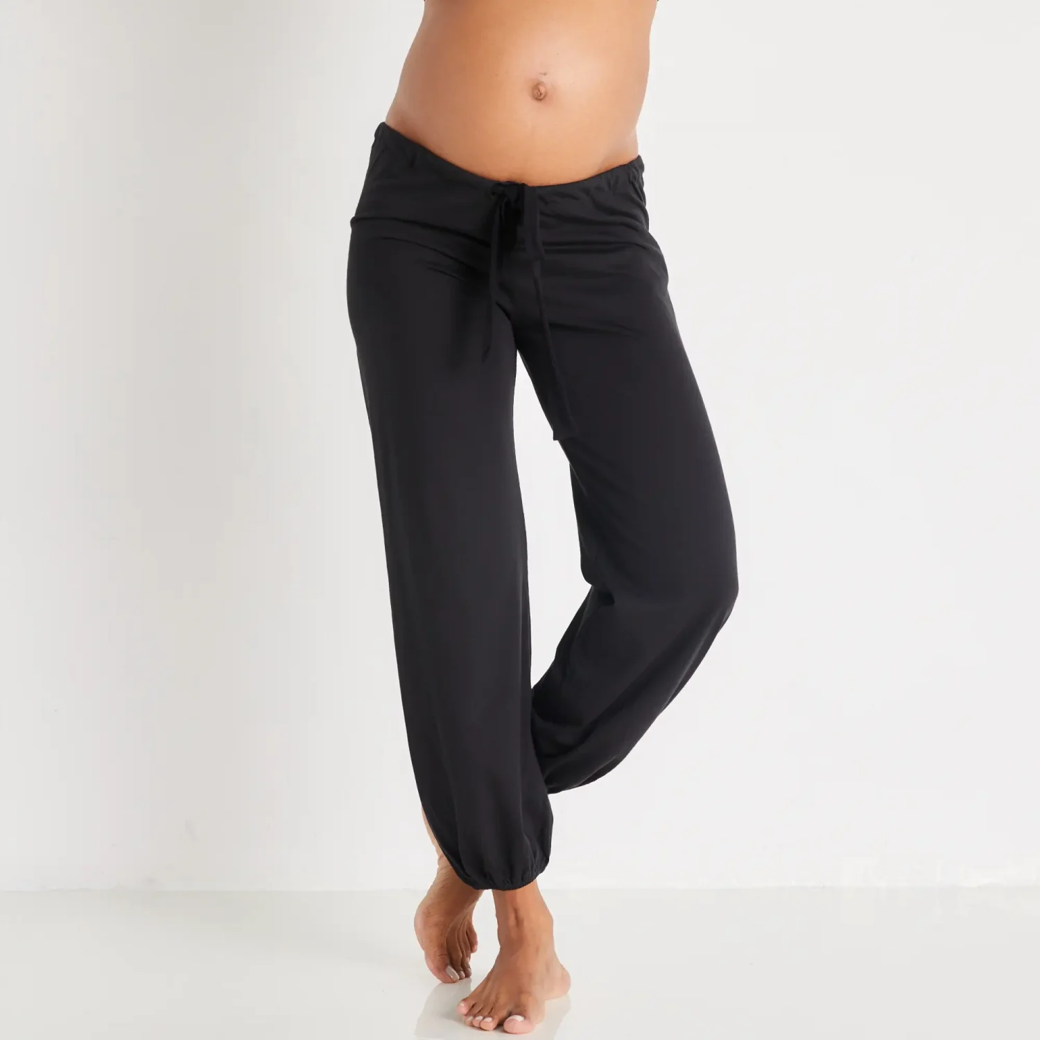 Eberjey brand contemporary and stylish maternity friendly loungewear cropped black soft pants
